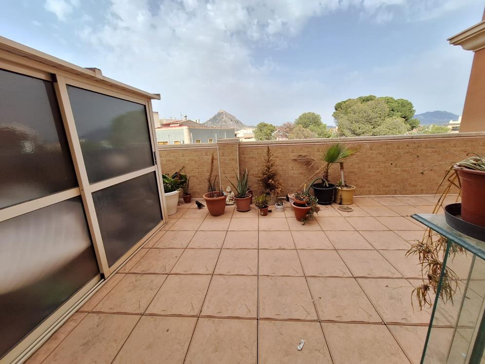 Piso con terraza en Jumilla