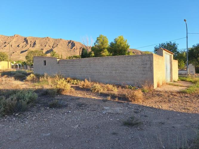 Cuevas y Naves  y terreno rustico en La Alqueria, Jumilla