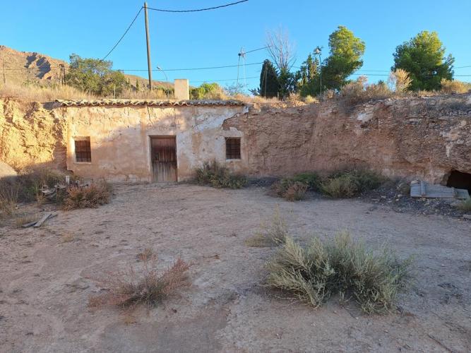 Cuevas y Naves  y terreno rustico en La Alqueria, Jumilla